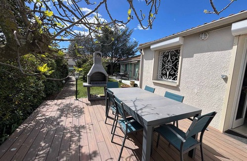 Balaruc-les-Bains House | Quiet villa in Balaruc with aircon and parking