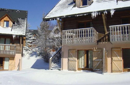 Besse-et-Saint-Anastaise Apartment | Résidence le bois de la reine - Studio 4/6 persons with terrace