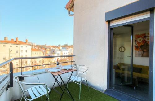 Vaise Apartment | Résidence confort, terrasse, aux pieds du Métro Valmy