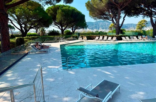 Mandelieu-la-Napoule Beach Apartment | Résidence Exceptionnelle - Appartement Standing avec Plage privée, Piscine, Tennis, Parking