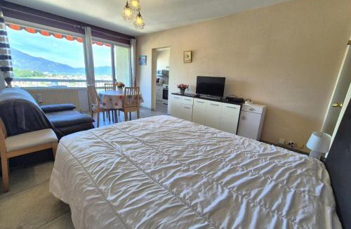 Aix-les-Bains Apartment | Résidence Le Cheverny - Agréable logement proche verdure, très belle vue dégagée ! MAE-7654