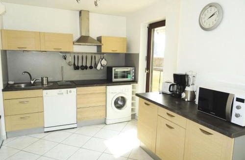 Aix-les-Bains Apartment | Résidence Les Colverts - Moderne et lumineux avec belle vue sur le lac ! MAE-7274