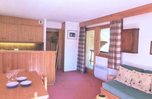 Meribel Apartment | Résidence Les Dauphinelles - 2 pièces cabine pour 4/6 personnes situé à Méribel Altiport proche des pistes de ski et du golf MAE-2035