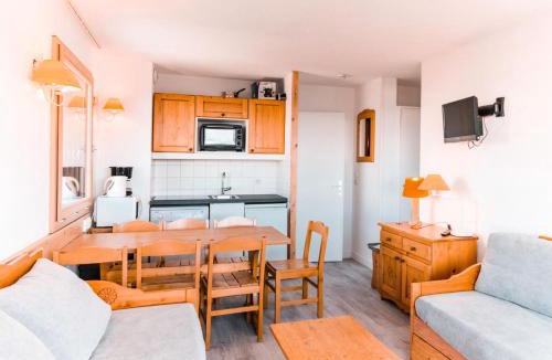 Arc-1800 Apartment | Résidence Ruitor Arc 1800 - Appartement 3 pièces pour 6 personnes avec une jolie vue sur la vallée, proche du télécabine dans le village de Charmettoger à A MAE-1697