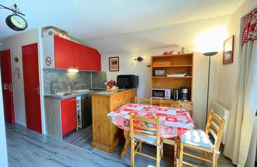 Les Menuires Apartment | Résidence Sarvan - Studio cabine au pied des pistes aux Ménuires pour 4 personnes MAE-5164