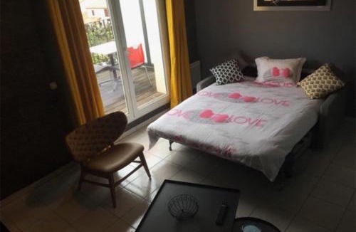 Vaulx En Velin Village Apartment | Résidence Studio Grand Luxe Wifi parking privé