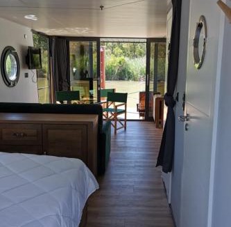 Gallician Boat Rental | Rêves d'Ô en Camargue, clim réversible, parc naturel