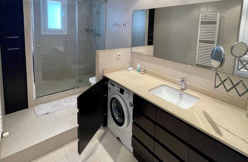 Esquerra de l'Eixample Apartment | Rare Huge Terrace | 3 Steps to Metro | Quiet Central Barcelona