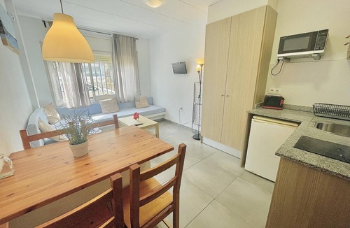 Roses Town Center Apartment | RBJ2. Cozy Studio 300m from the beach