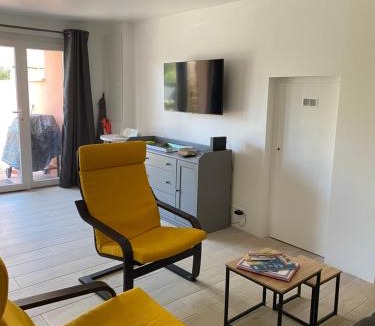 Agay Apartment | RDC-120m plage Agay-2ch