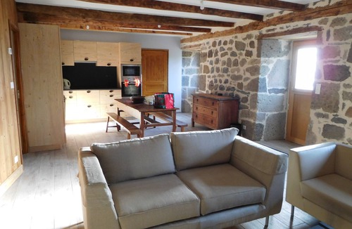 Cheylade House | Recently renovated gîte for six people in the Puy Mary valley