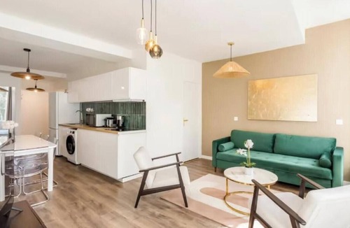 Quartier de la Roquette Apartment | Refined Bastille Residence For 10 Guests In Prime Location
