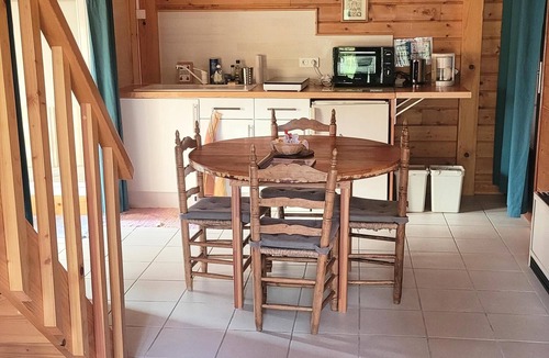 Marsoulas Apartment | Reflet de Bien être : Wooden loft for 3 people with enclosed courtyard.