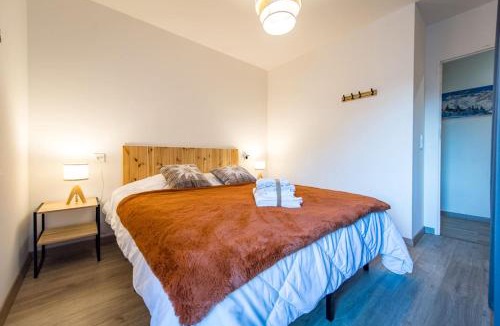Saint-Jean-de-Maurienne Apartment | Refuge des Cimes Terrace & Mountain View