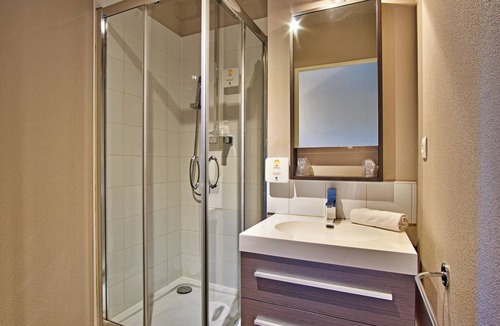 Lahonce Hotel | Relaxing French Escape | 5.4 Miles to Natural History Museum Exhibits