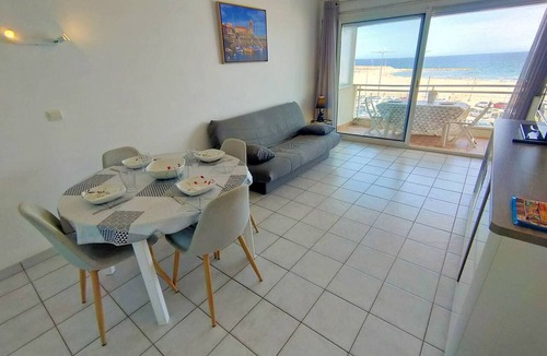 Le Port Apartment | Renovated 2-bedroom apt facing sea, balcony, 4 pers