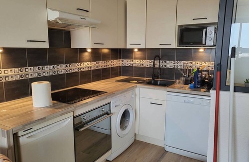 Le Port Apartment | Renovated apartment, parking, AC, sea view - 4 guests
