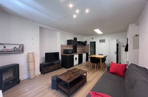 Cauterets Apartment | Renovated, balcony, Cauterets center