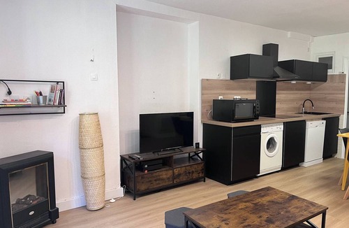 Cauterets Apartment | Renovated, balcony, Cauterets center