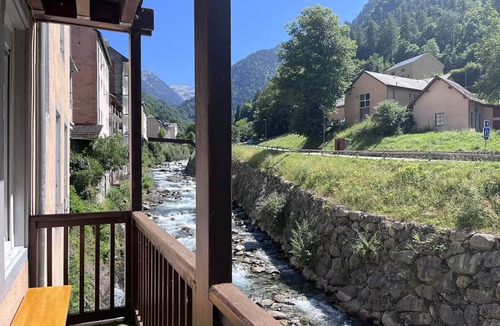 Cauterets Apartment | Renovated, balcony, Cauterets center