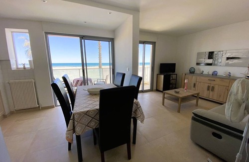 La Jetee Apartment | Renovated beachfront T3, loggia, private parking