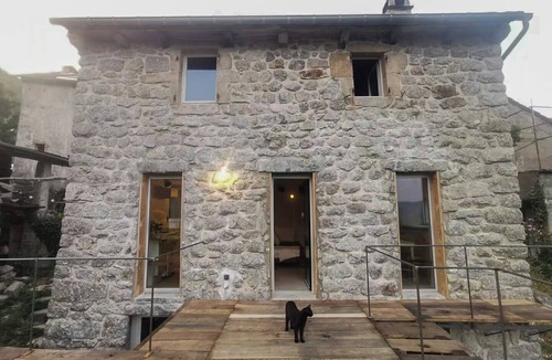 Pied-de-Borne House | Renovated clède with valley views in Ardèche
