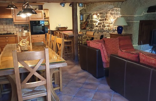 Saint-Just House | Renovated country house "CASA COSY" sleeps 10 with private spa