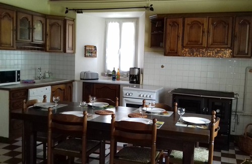 Landos House | Renovated Farmhouse with Private Garden in Peaceful Hamlet
