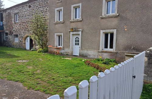 Landos House | Renovated Farmhouse with Private Garden in Peaceful Hamlet