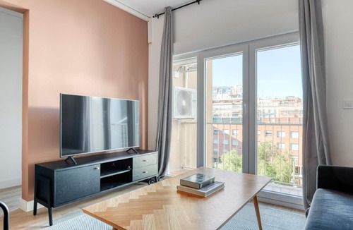el Fort Pienc Apartment | Renovated Fort Pienc 3BR, nr Arc de Triomf, by Blueground