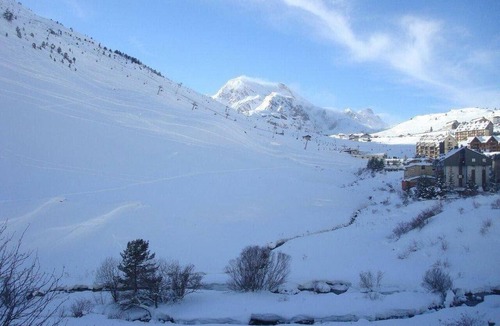 Candanchu Apartment | Renovated Mountain Studio in Candanchú for 4 Pers.