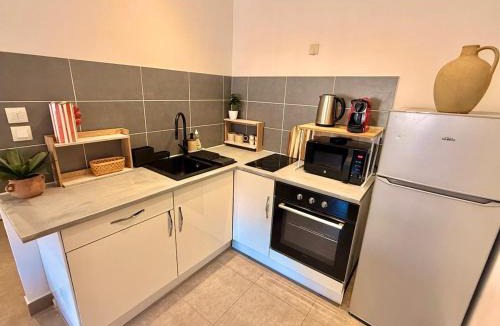 Quartier Chorier-Berriat Apartment | Renovated one-bedroom apartment Very convenient Train station and shops