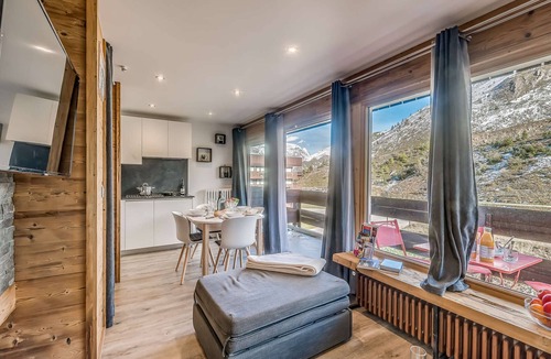 Le Lavachet Apartment | Renovated Studio 4 pax - Ski-in/Ski-out with WiFi