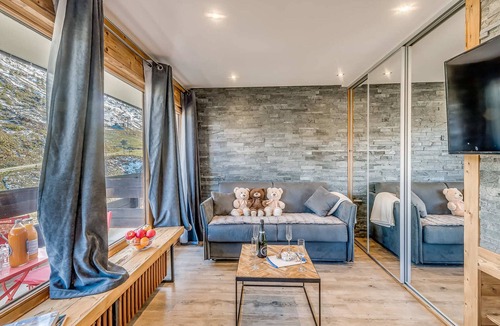 Le Lavachet Apartment | Renovated Studio 4 pax - Ski-in/Ski-out with WiFi