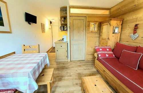 Plagne Villages Apartment | Renovated studio-cabin, south balcony, ski-in/ski-out, 4 pers, Plagne Villages