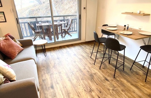 Mont-de-Lans Apartment | Renovated studio near slopes with free WiFi