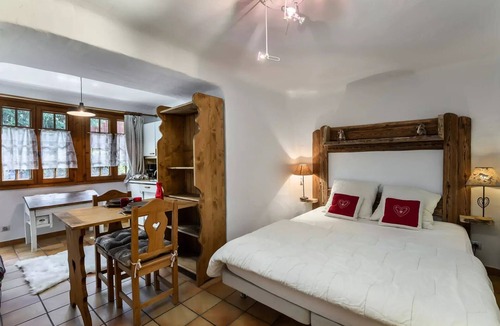 Le Praz Ski Chalet | Residence Roc Mugnier - Chalets for 8 People