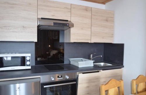 Les Menuires Apartment | Resort center, 8th floor, view ski slopes, balcony, tv, 24m², Les Menuires