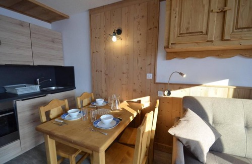 Les Menuires Apartment | Resort center, 8th floor, view ski slopes, balcony, tv, 24m², Les Menuires