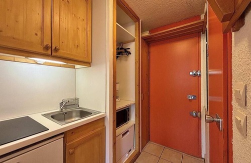 Les Menuires Apartment | Resort center, 8th floor, balcony, tv, 18m², Les Menuires