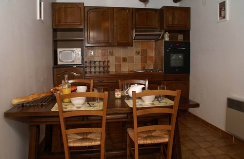 Villeneuve-dʼAllier House | Retreat in Villeneuve-d'Allier