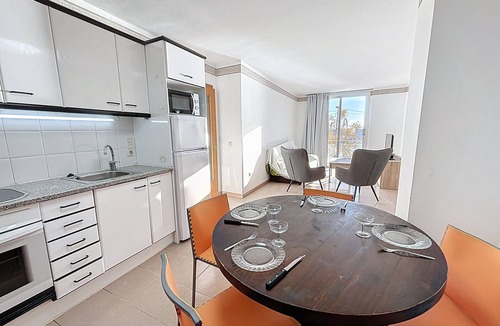 Roses Town Center Apartment | RHODE 1 Piso, 1ª linea de mar, Roses, Free Wifi