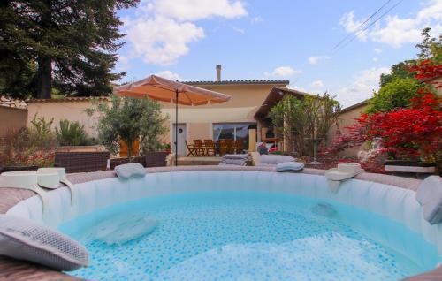 Saint-Fortunat-sur-Eyrieux House | River House