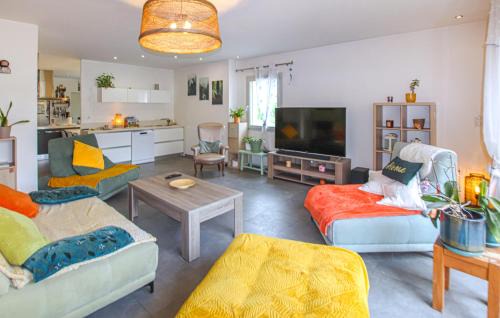 Saint-Fortunat-sur-Eyrieux House | River House