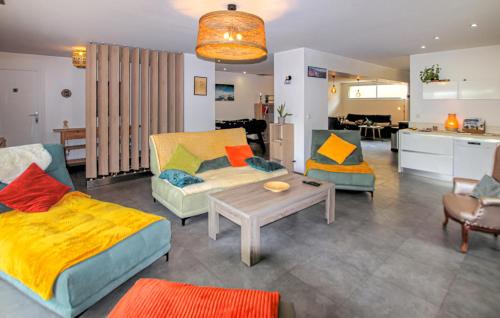 Saint-Fortunat-sur-Eyrieux House | River House