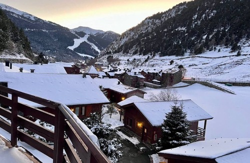 Incles Apartment | Riverfront Retreat by Grandvalira & Parking