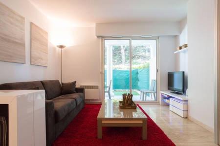 Mandelieu-La-Napoule Apartment | Riviera Home