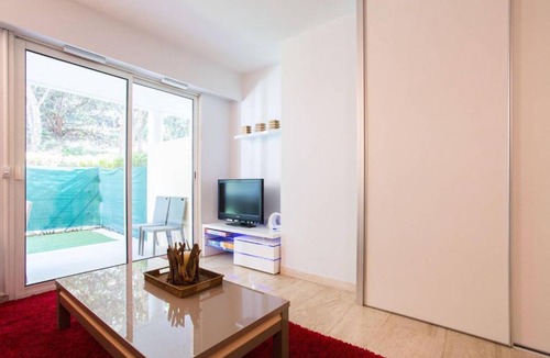 Mandelieu-La-Napoule Apartment | Riviera Home