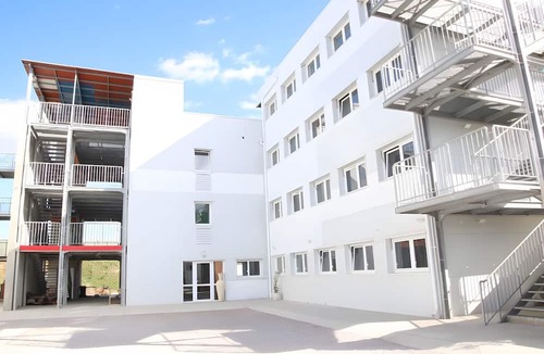 Mudaison Apartment | Room 'Chambre 1' with Shared Terrace, Shared Garden and Wi-Fi