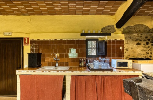 Montagut Apartment | Room 'Lledoner' with Mountain Views, Shared Pool and Shared Terrace